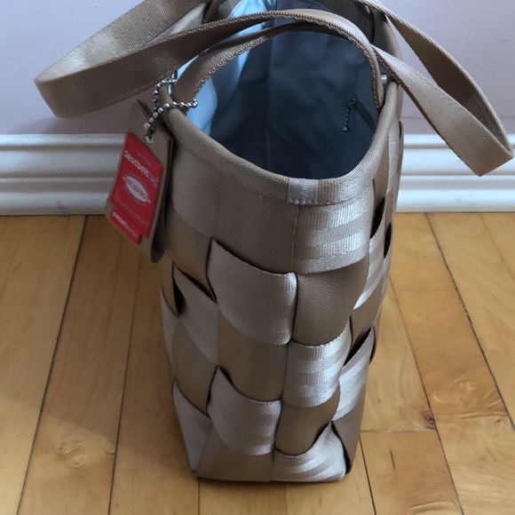 Beautiful double strap shoulder seatbelt bag - Picture 5 of 7